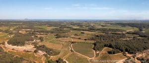 Etendoir Des Fées ( à Gauche) Et Limite De Partage Des Eaux Entre Le BV Du Bassin De Thau Et Le BV De L'Hérault. BV Soupié Castelnau De Guers SMBT ©S.Nancy EnHaut 270525 DJI 0851 Panorama 2